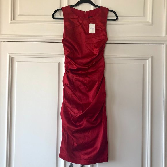 *NWT* Vibrant Red Ruched Sleeveless Fitted Dress - Made in Canada - Size XXS - Picture 1 of 16